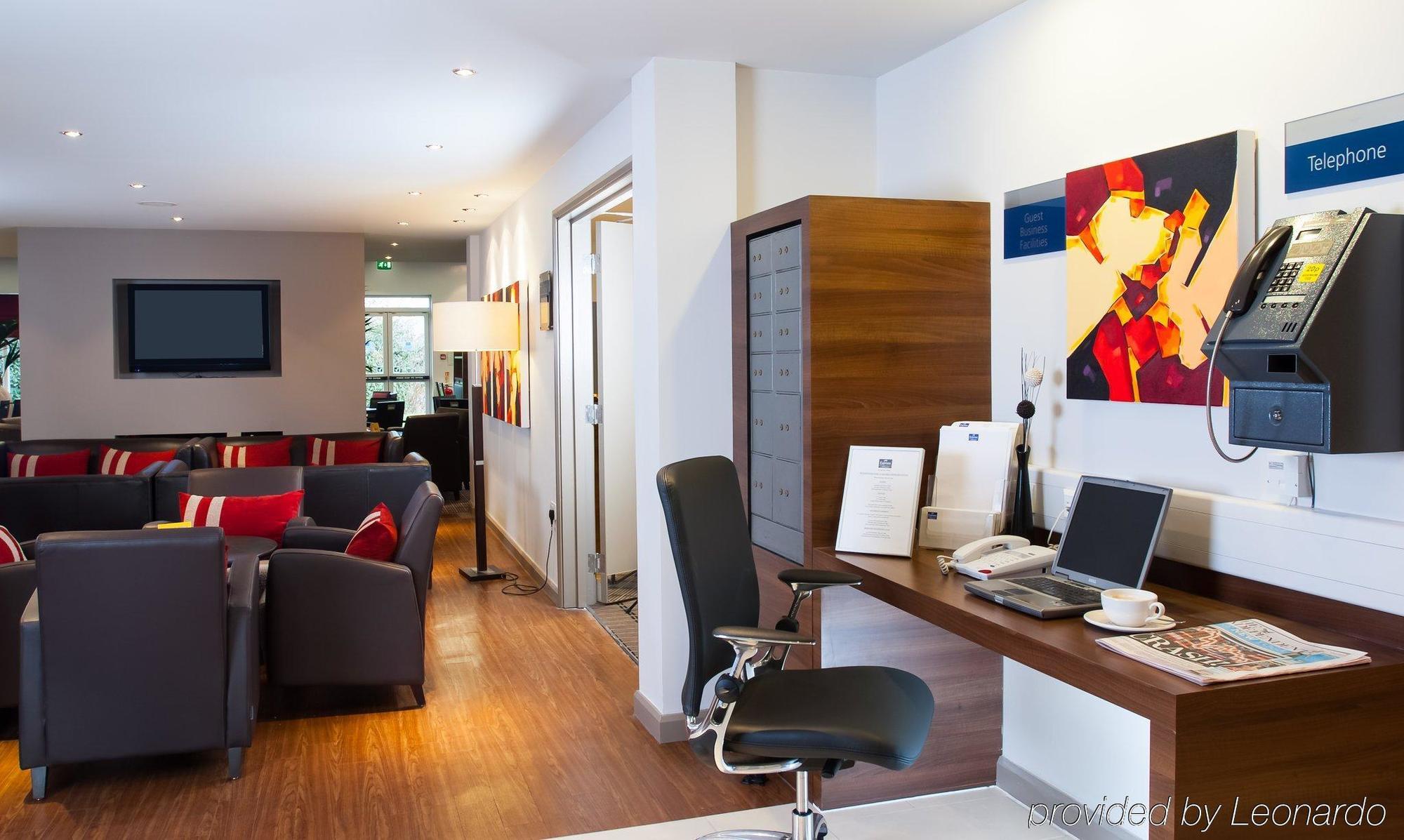 Holiday Inn Express Stoke-On-Trent By Ihg Bagian luar foto
