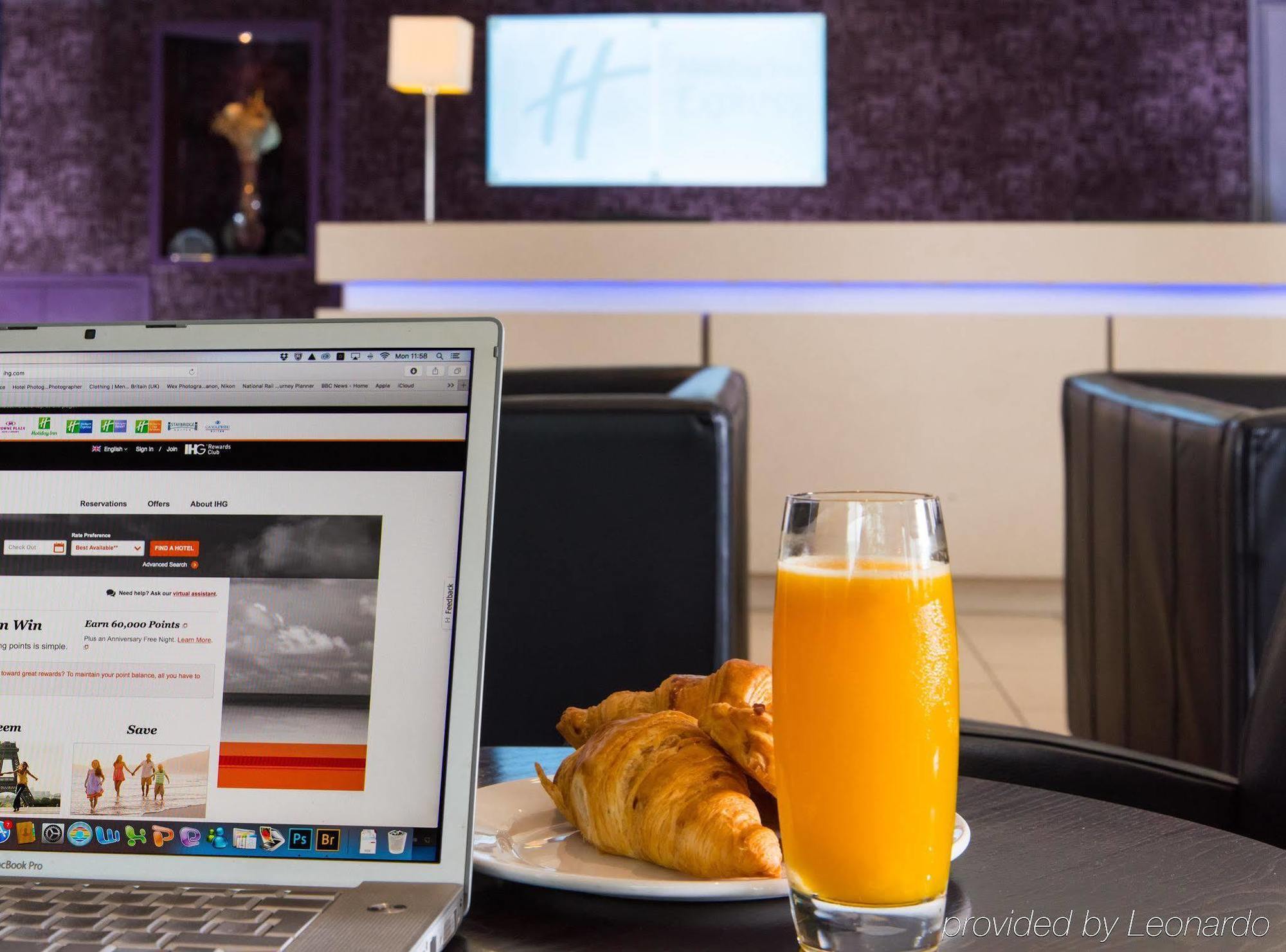 Holiday Inn Express Stoke-On-Trent By Ihg Bagian luar foto
